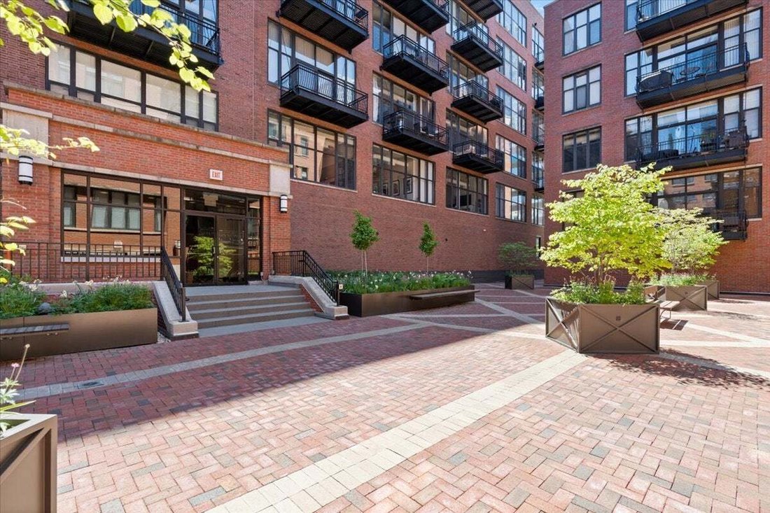 Condo in Chicago, Illinois, United States 2 - 18552607