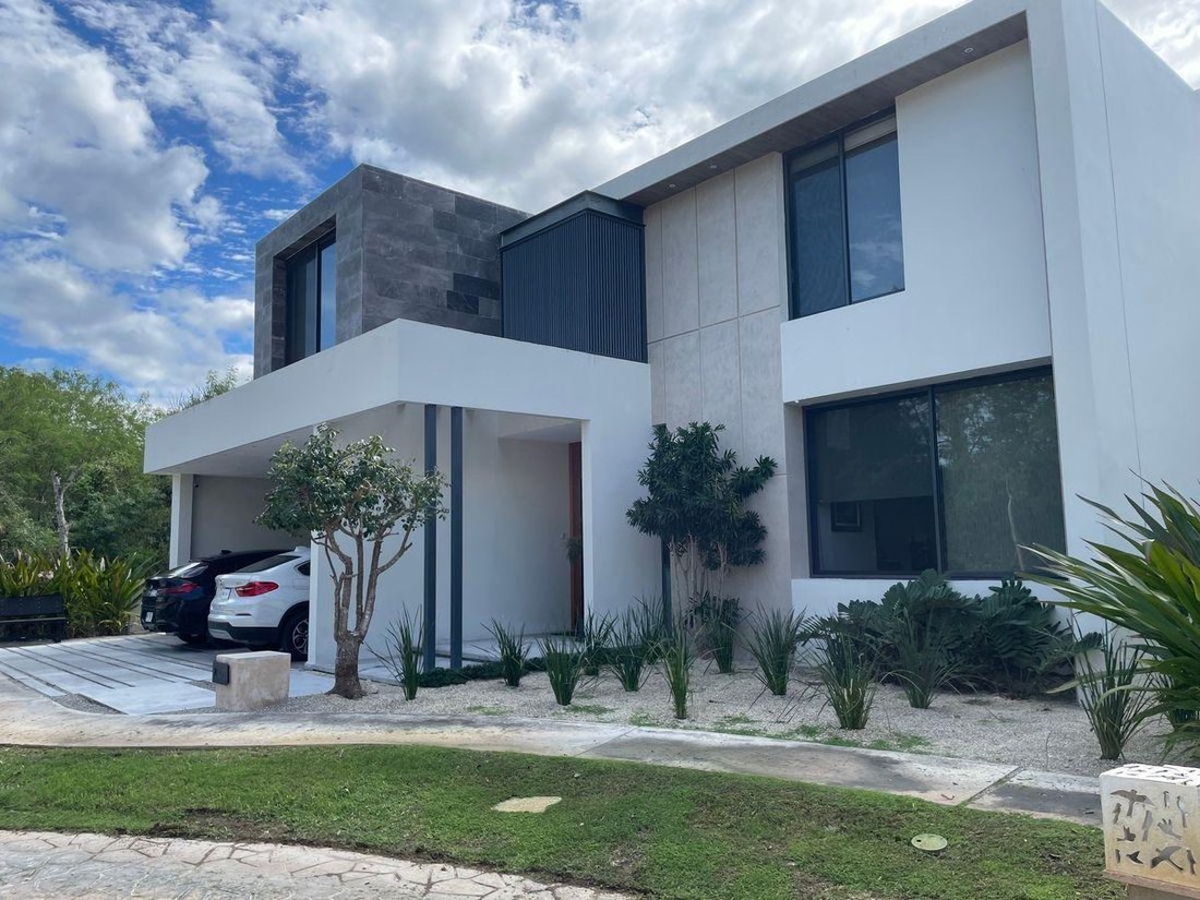 House in Yucatán Country Club, Yucatan, Mexico 1 - 18549224