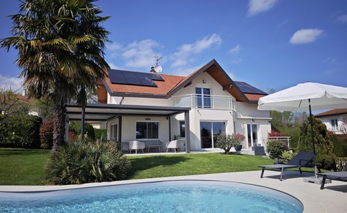 Villa in Cessy, Auvergne-Rhone-Alpen, Frankreich 1