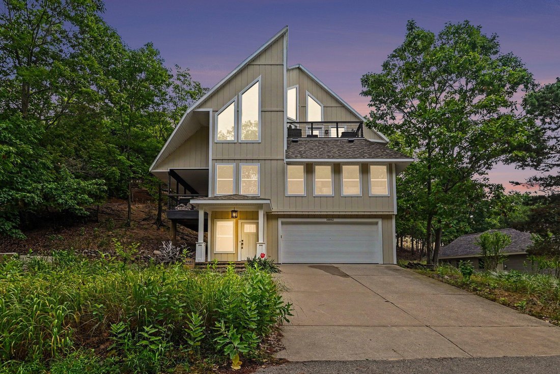 House in Fruitport Charter Township, Michigan, United States 1 - 18550466