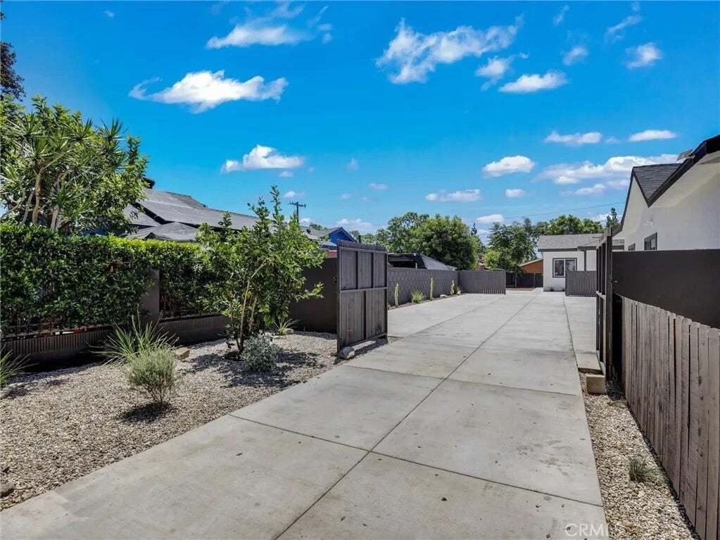 Santa Ana, California, United States 2 - 18548619