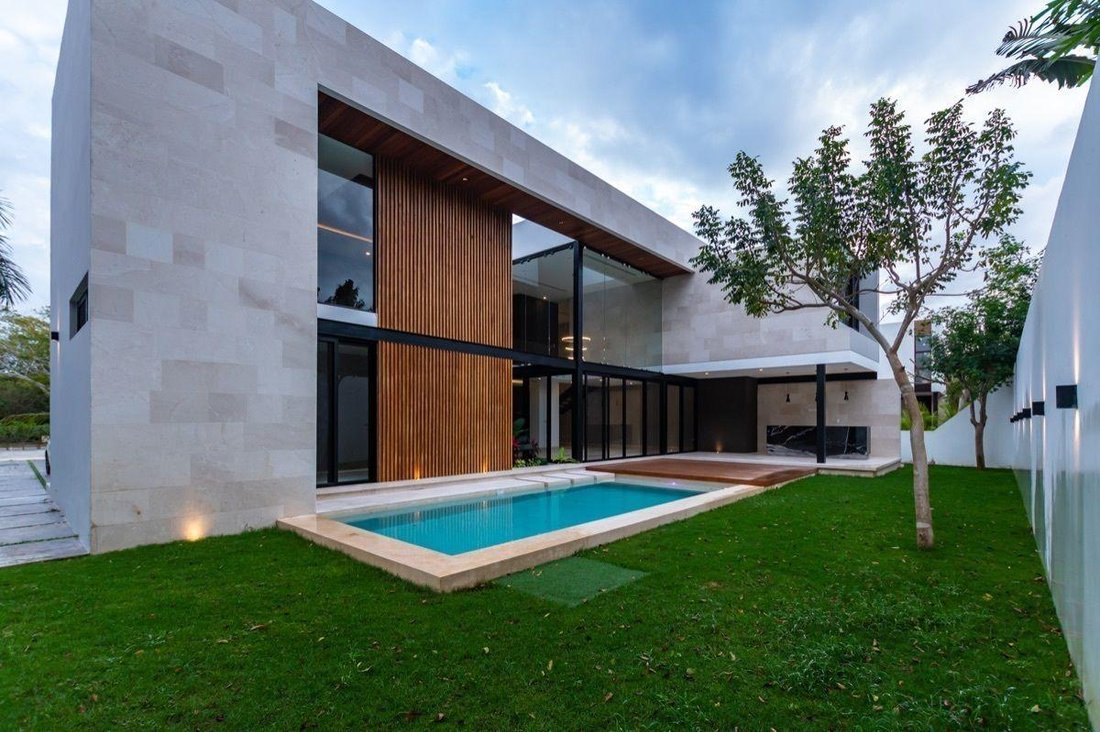 House in Yucatán Country Club, Yucatan, Mexico 1 - 18549286