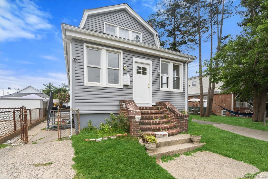 House in Elmont, New York, United States 2 - 18553069