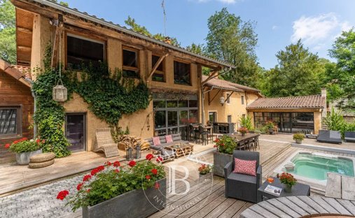 Farm Ranch in Montcarra, Auvergne-Rhône-Alpes, France 1