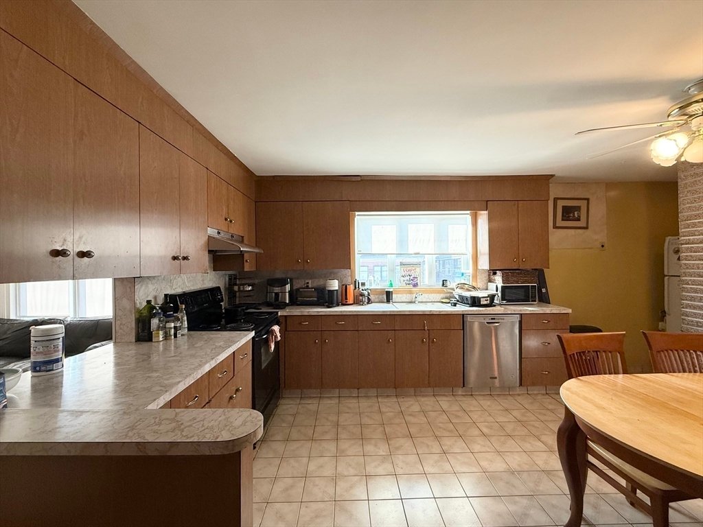 Condo in Medford, Massachusetts, United States 5 - 18553088