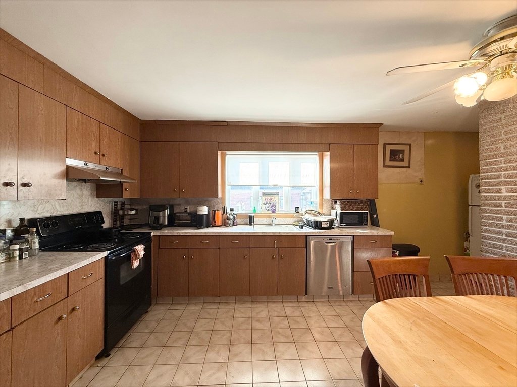 Condo in Medford, Massachusetts, United States 1 - 18553088