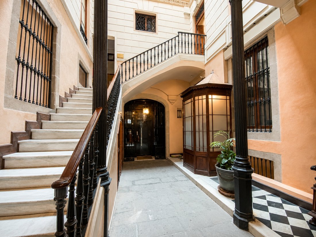 Apartment in Eixample, Barcelona, Spain 4 - 18550873