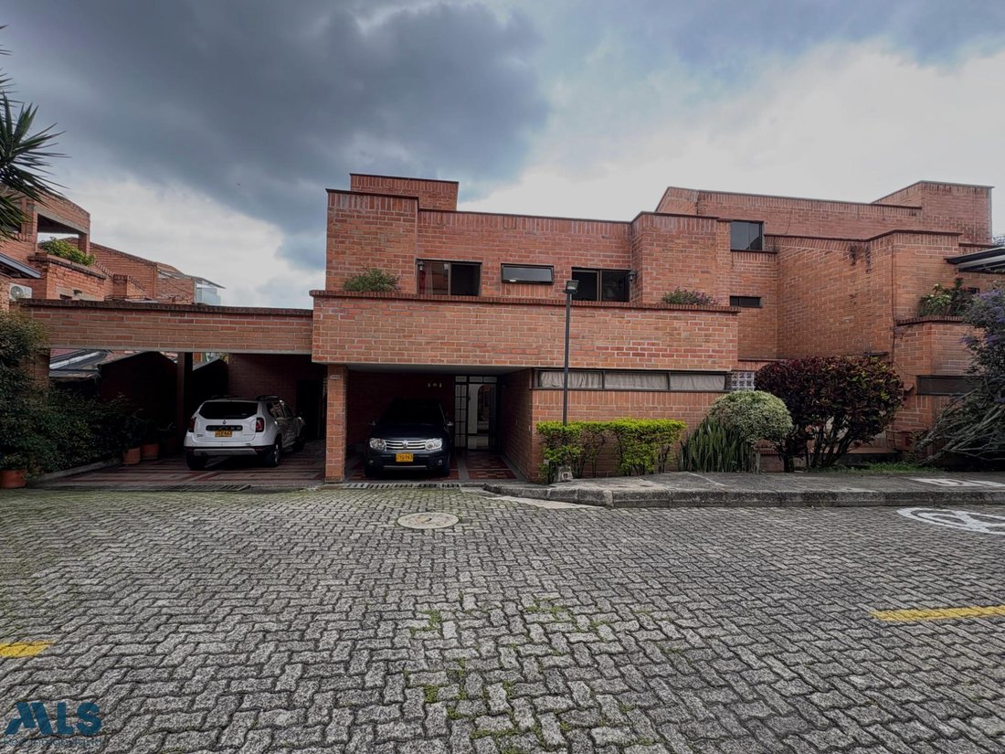 House in Medellín, Antioquia, Colombia 1 - 18549172