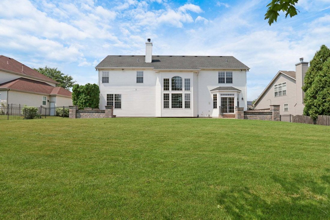 House in Lindenhurst, Illinois, United States 5 - 18552659
