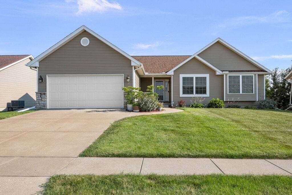 House in Bettendorf, Iowa, United States 1 - 18545823