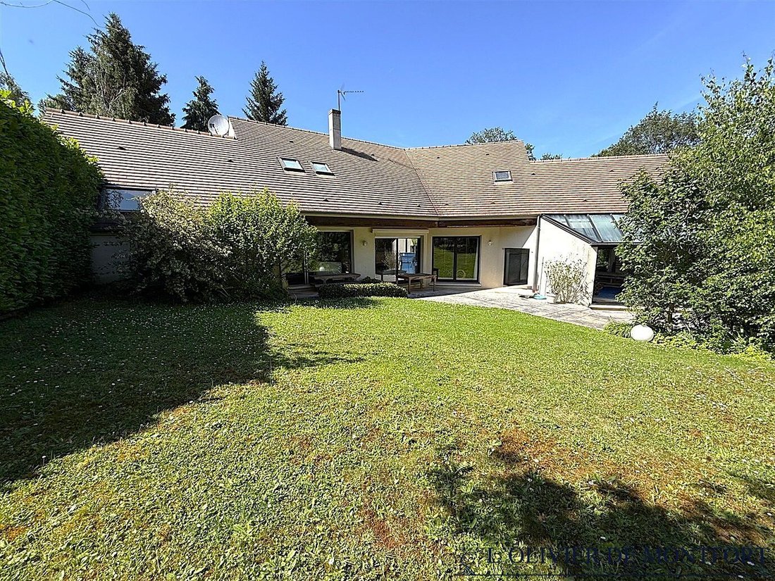 House in Montfort-l'Amaury, Ile-de-France, France 2 - 18548617