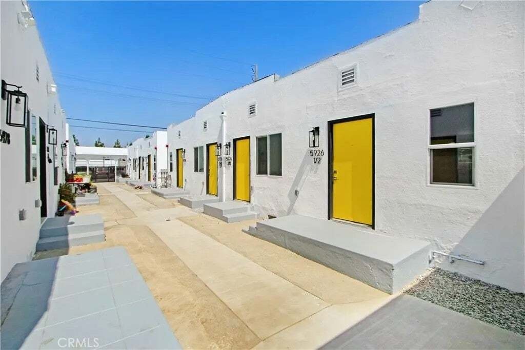 Los Angeles, California, United States 3 - 18265589