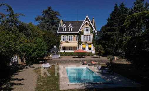 House in Vernet, Saint-Amand-Montrond, France 1