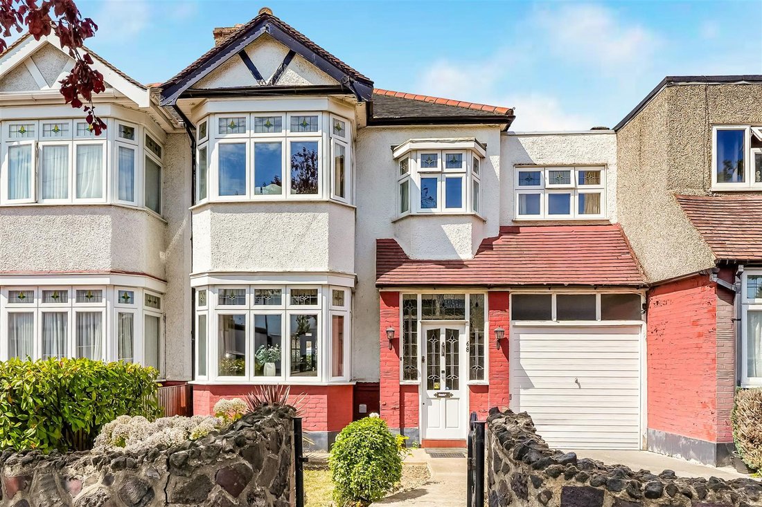 House in Beehive, Ilford, England 1 - 18551021