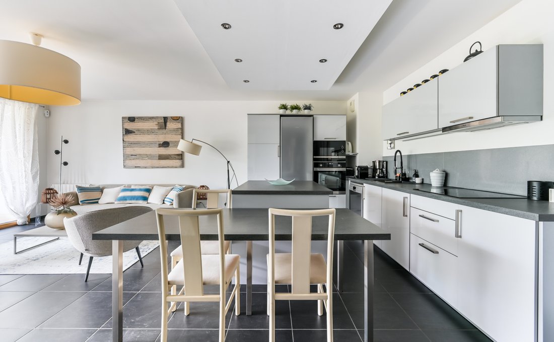 Apartment in Champvert-Point du Jour-Saint Irénée, Lyon 5e Arrondissement, Lyon 2 - 18548633