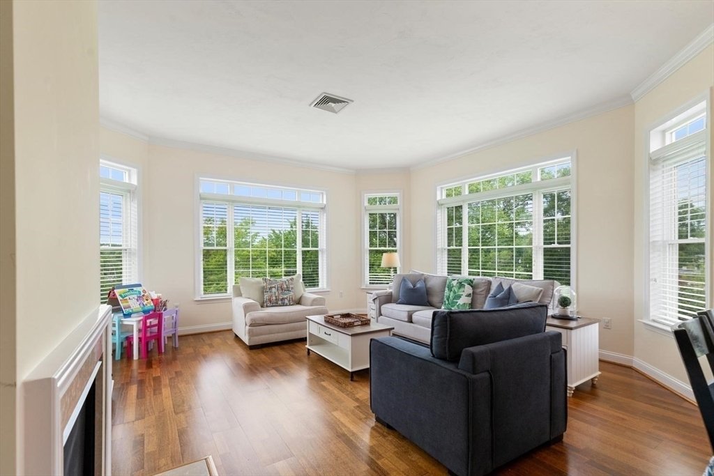 Condo in Woburn, Massachusetts, United States 2 - 18549044
