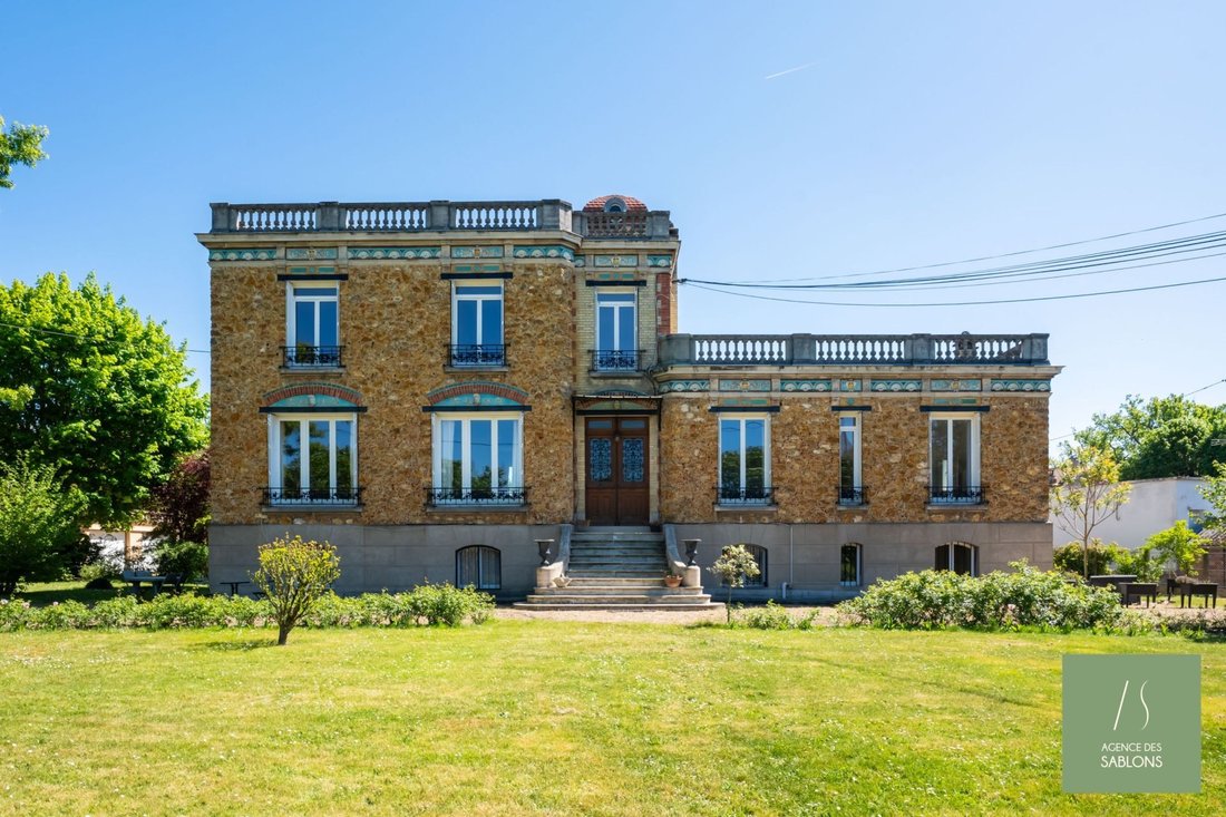House in Le Vésinet, Ile-de-France, France 1 - 18552054