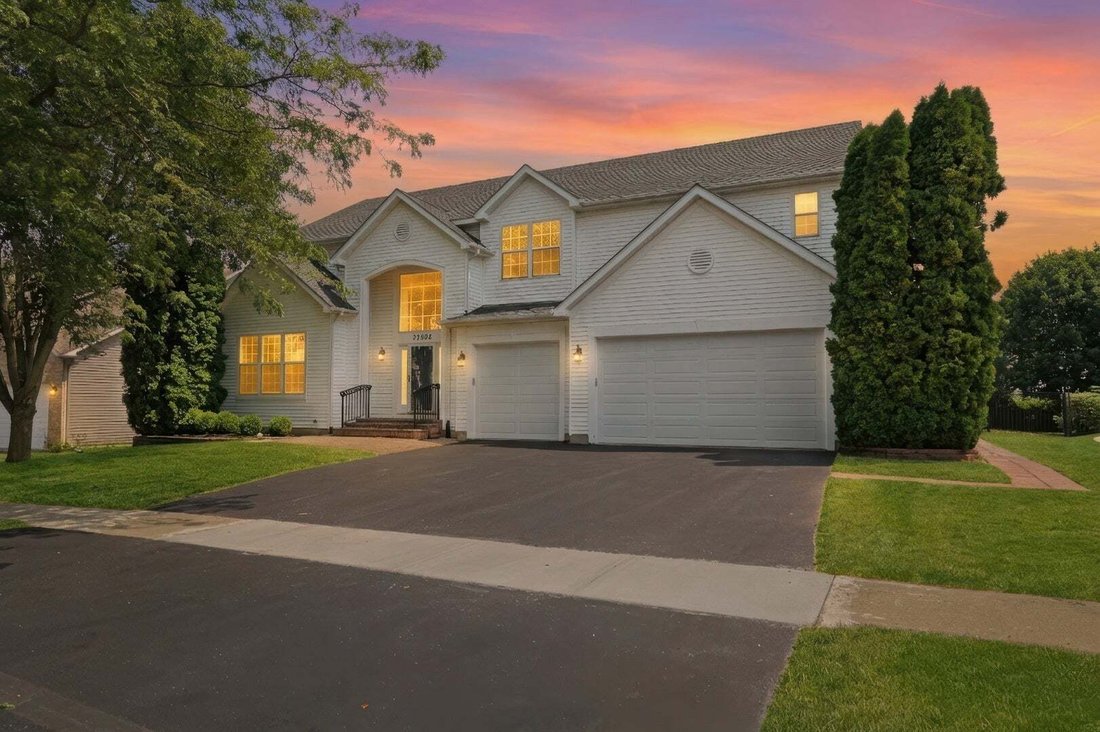 House in Lindenhurst, Illinois, United States 2 - 18552659