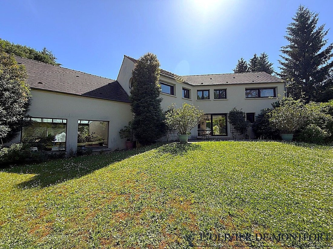 House in Montfort-l'Amaury, Ile-de-France, France 1 - 18548617