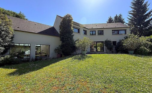 House in Montfort-l'Amaury, Ile-de-France, France 1