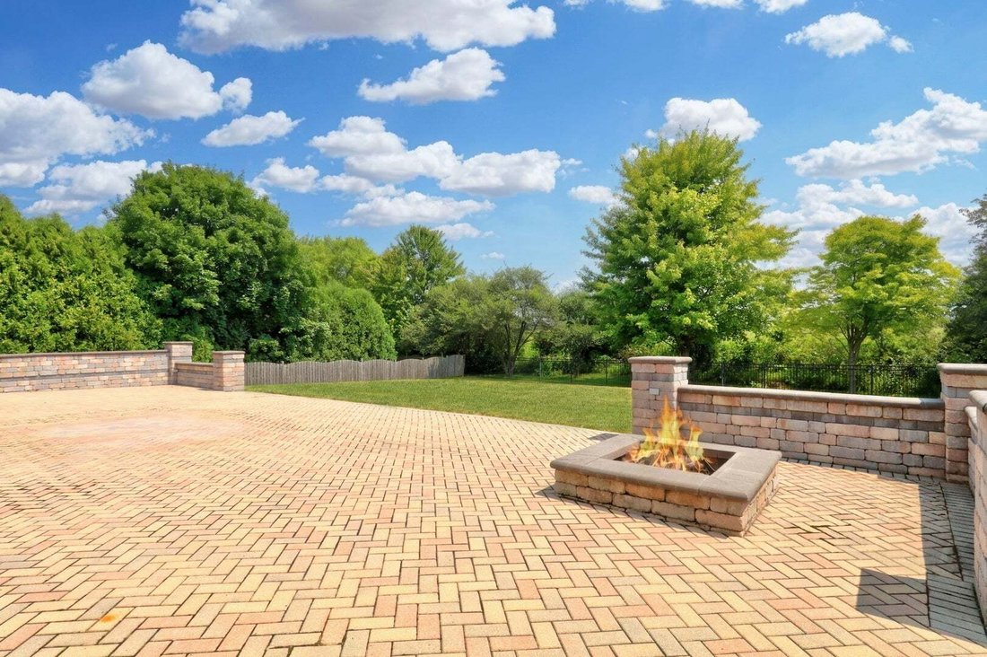 House in Lindenhurst, Illinois, United States 4 - 18552659
