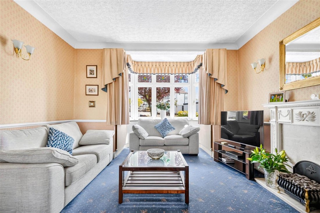 House in Beehive, Ilford, England 2 - 18551021