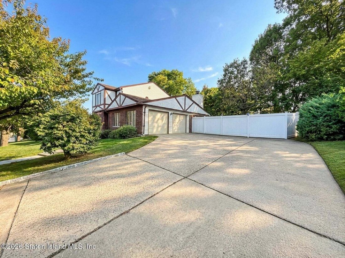 House in New York, New York, United States 4 - 18550917