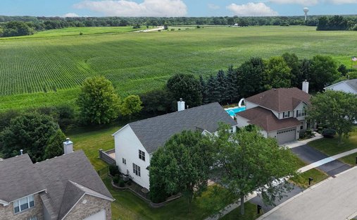 House in Lindenhurst, Illinois, United States 1