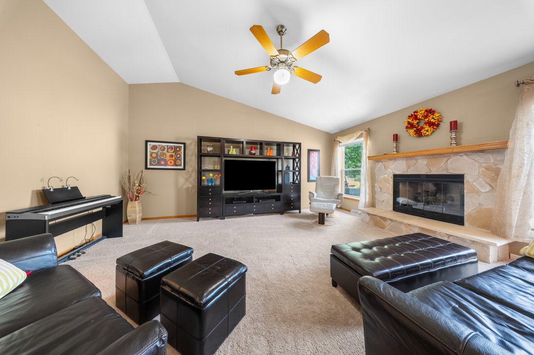 House in Waukesha, Wisconsin, United States 4 - 18550622