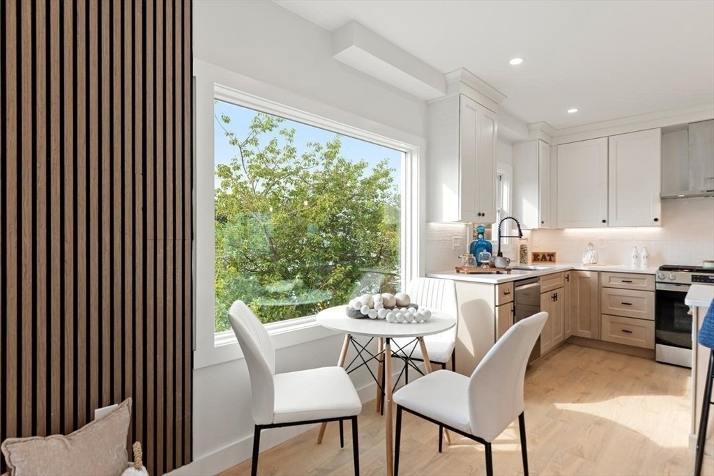 House in Malden, Massachusetts, United States 4 - 18549018