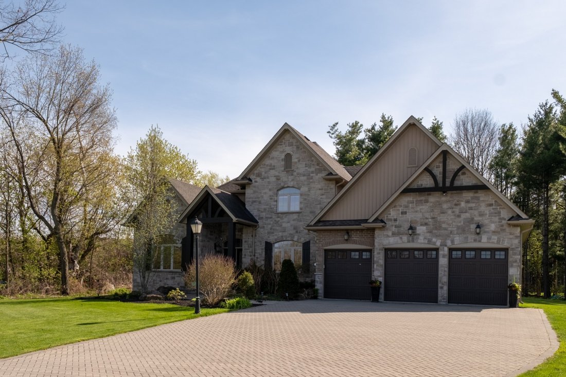 House in Hamilton, Ontario, Canada 2 - 18554034