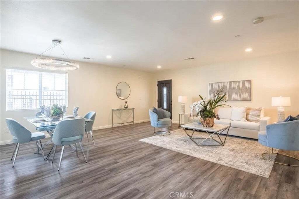 Los Angeles, California, United States 4 - 18552538