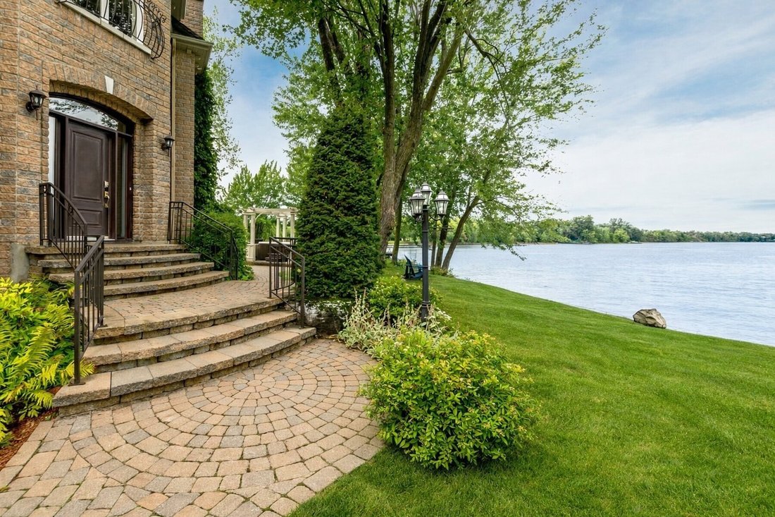 House in Laval, Quebec, Canada 5 - 18549102