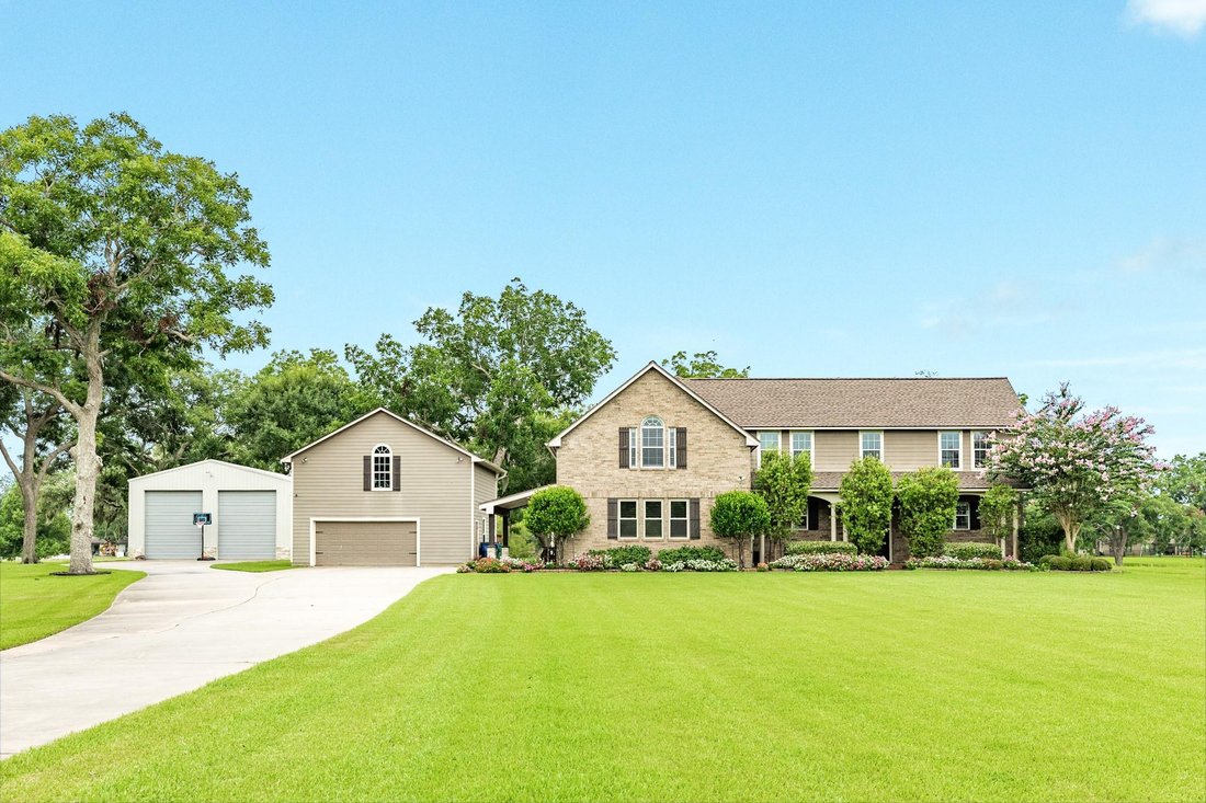 House in Angleton, Texas, United States 2 - 18552868