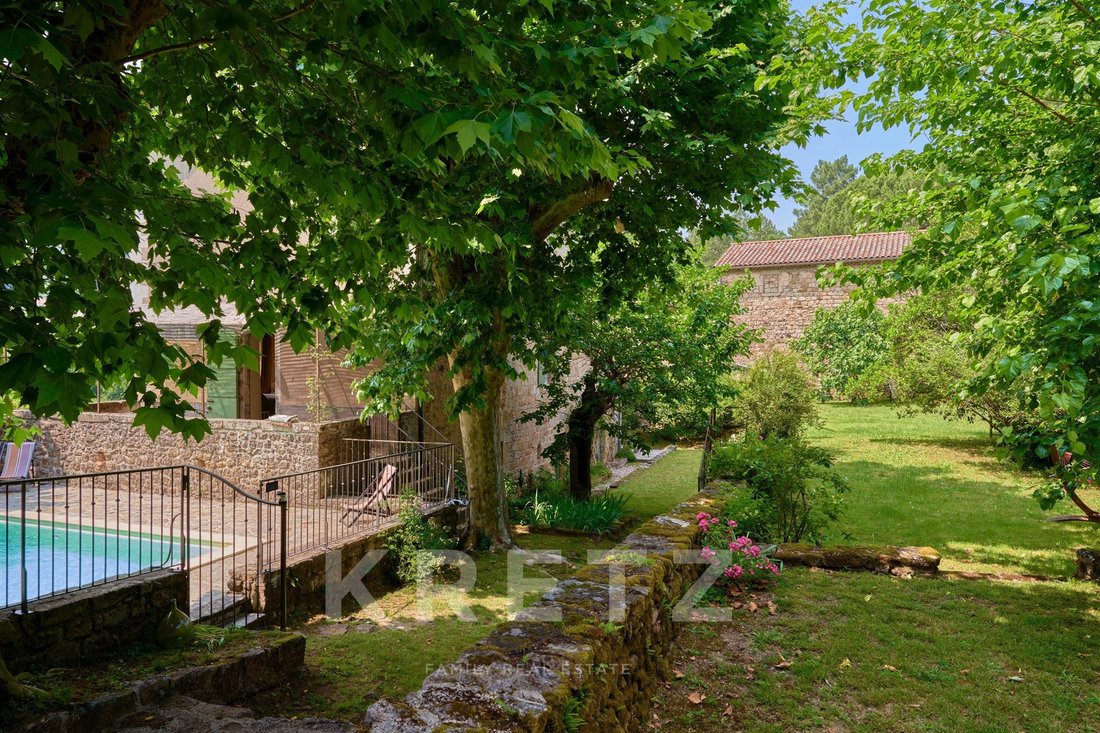 Estate in Chassiers, Auvergne-Rhône-Alpes, France 3 - 18553383