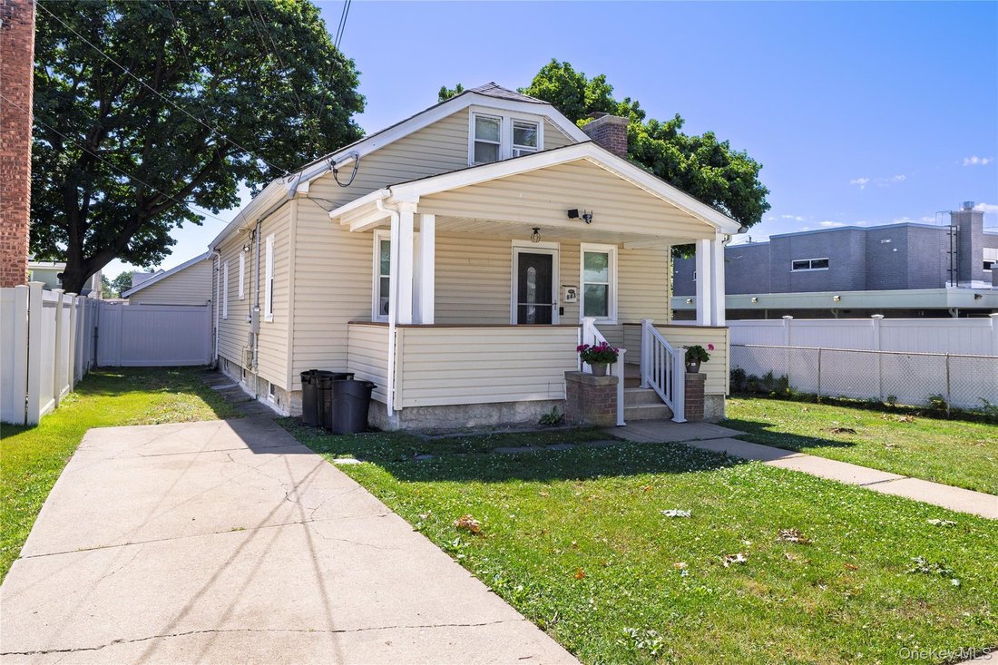 House in Uniondale, New York, United States 1 - 18550041