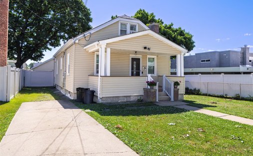 House in Uniondale, New York, United States 1