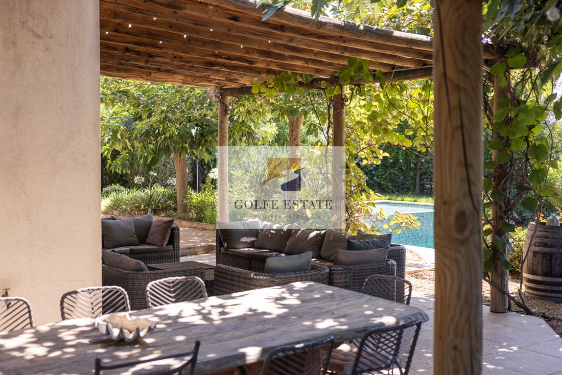 Villa in La Croix-Valmer, Provence-Alpes-Côte d'Azur, France 1 - 18548441