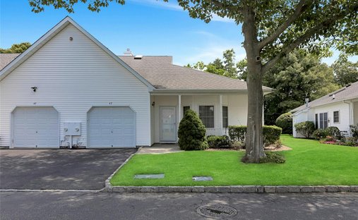 Condo in Blue Point, New York, United States 1