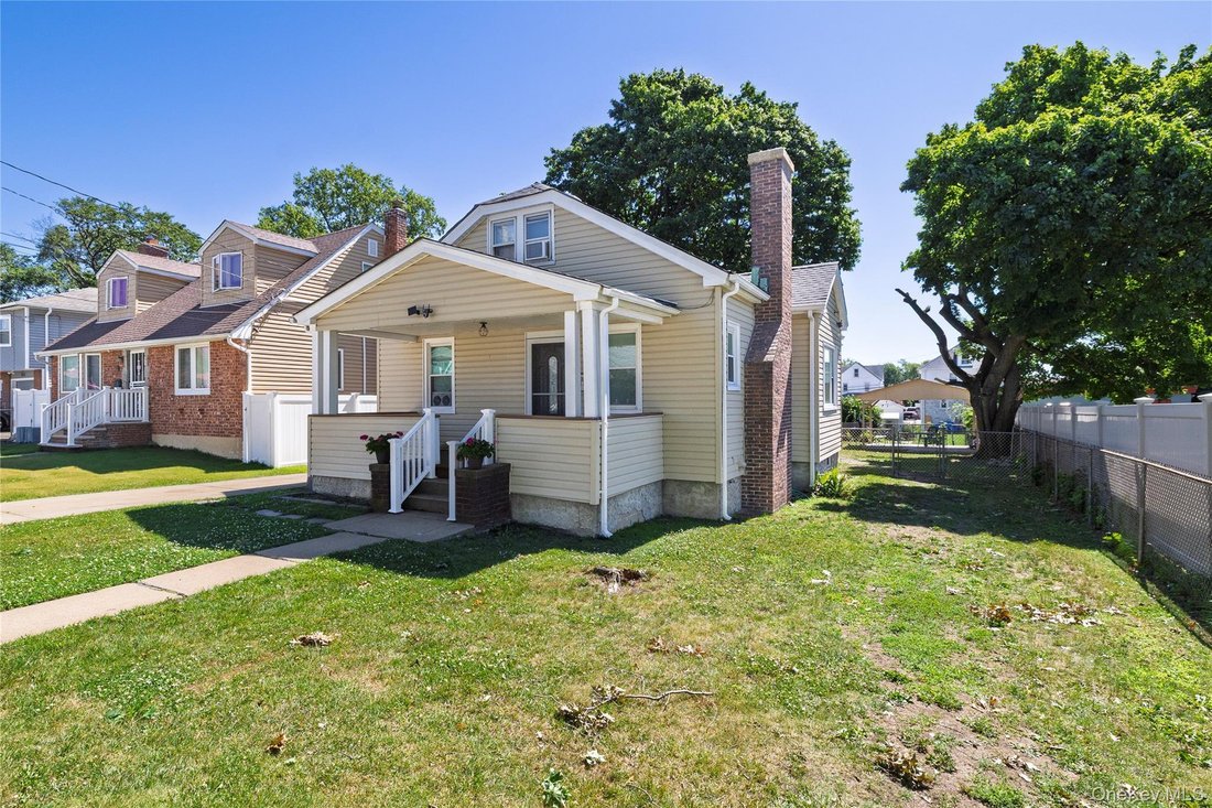 House in Uniondale, New York, United States 3 - 18550041