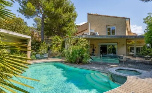Maison à Roquefort-la-Bédoule, Provence-Alpes-Côte d'Azur, France 1