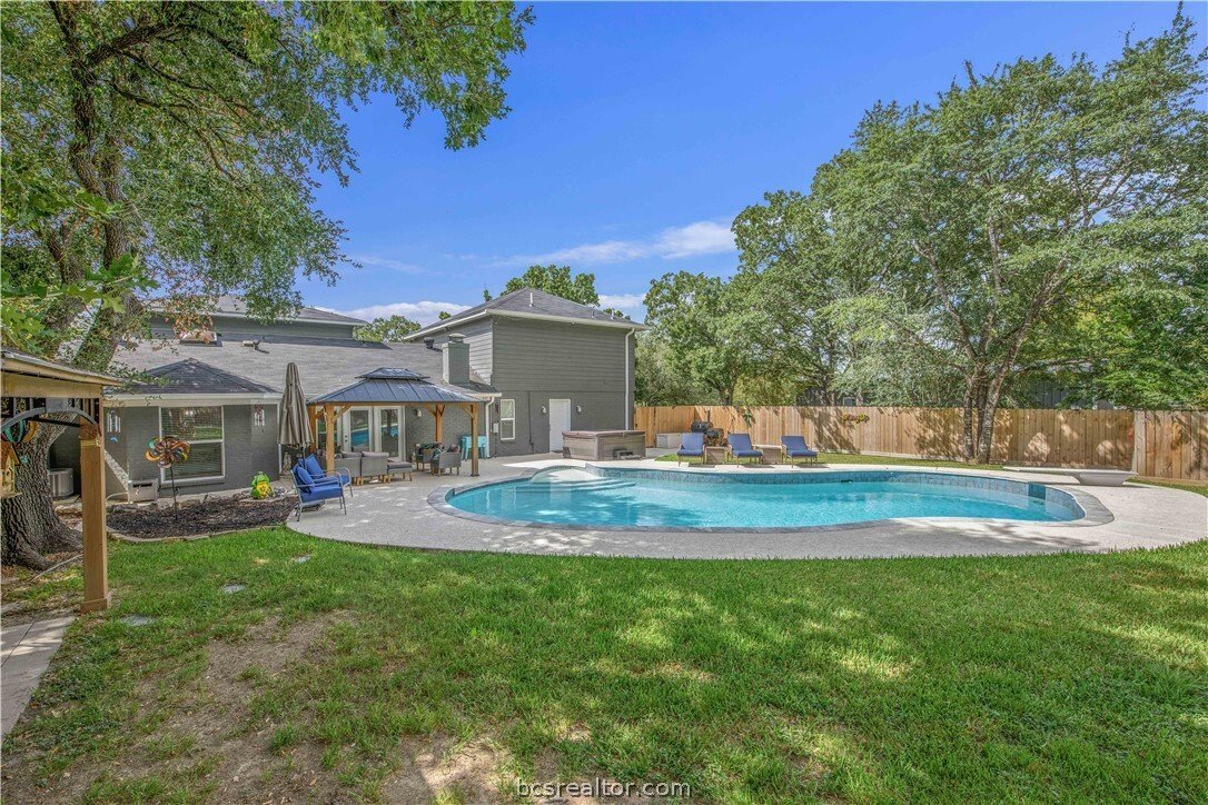 College Station, Texas, United States 4 - 18550315