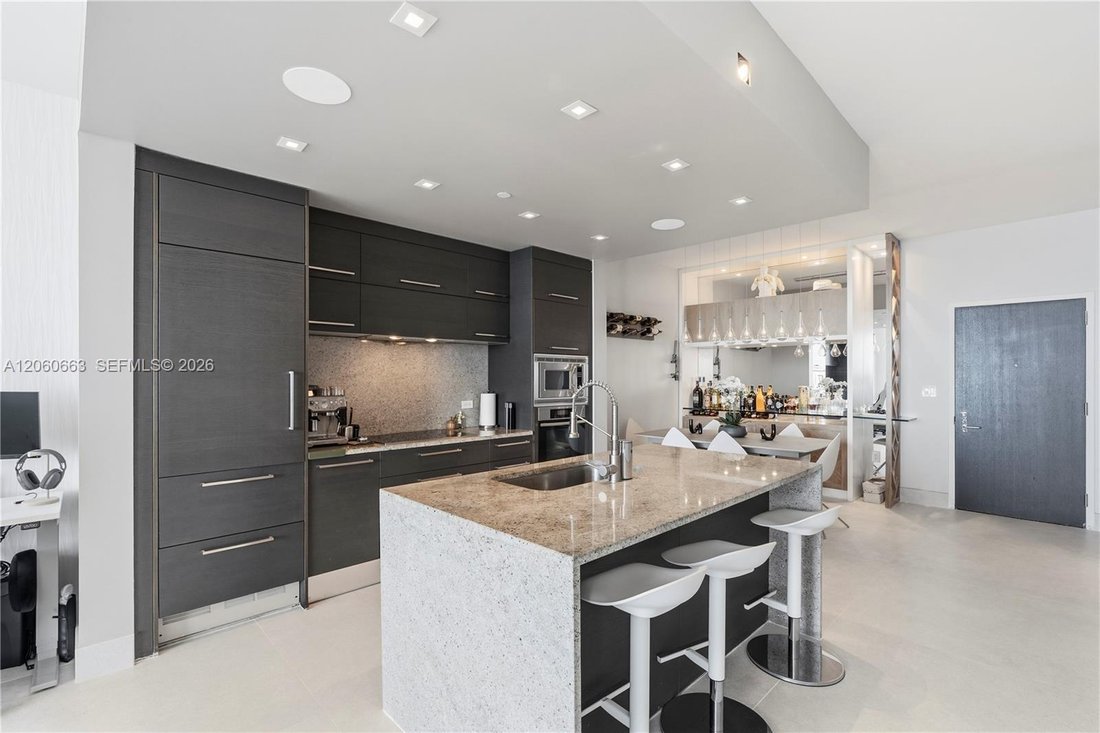 Condo in Miami, Florida, United States 4 - 18553060