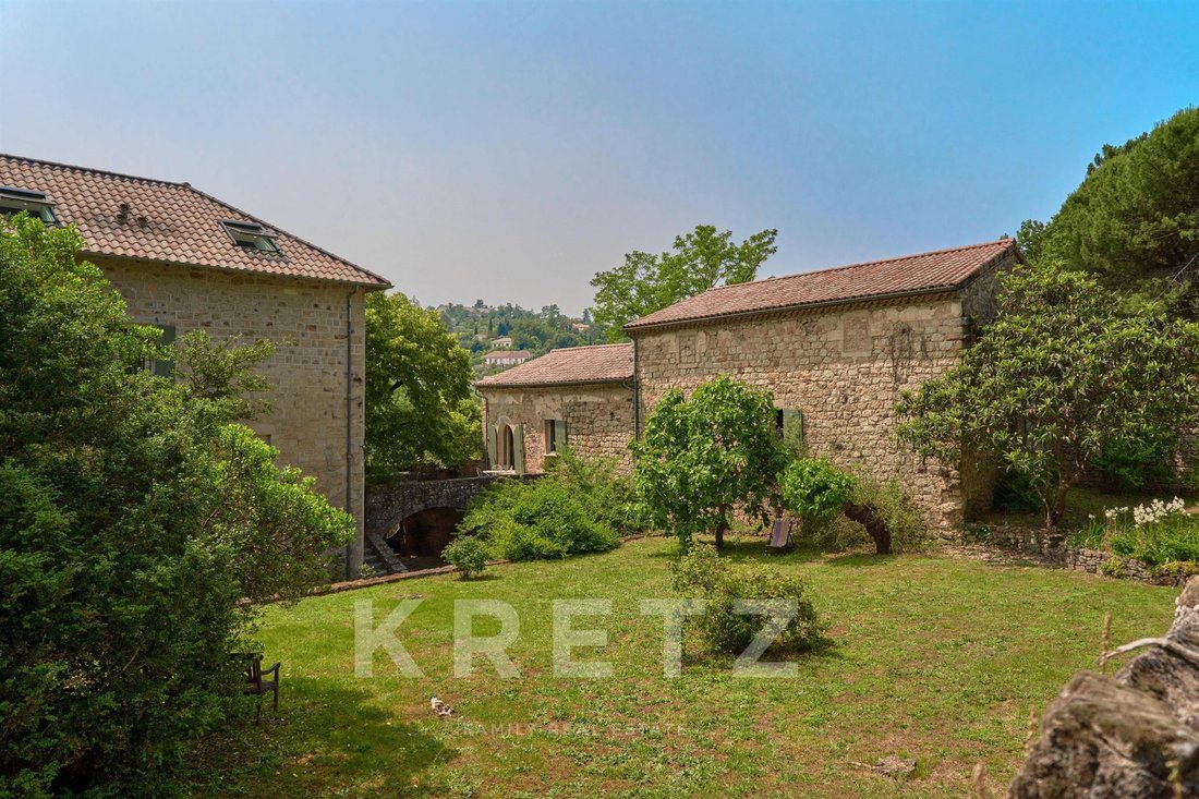 Estate in Chassiers, Auvergne-Rhône-Alpes, France 1 - 18553383
