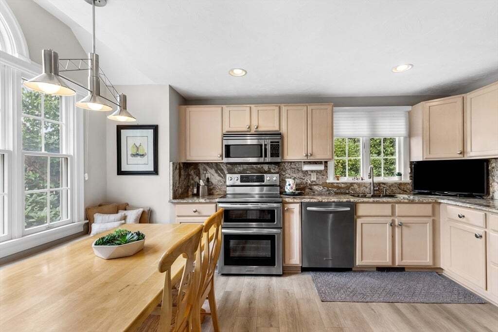 Condo in Mashpee, Massachusetts, United States 4 - 18550383
