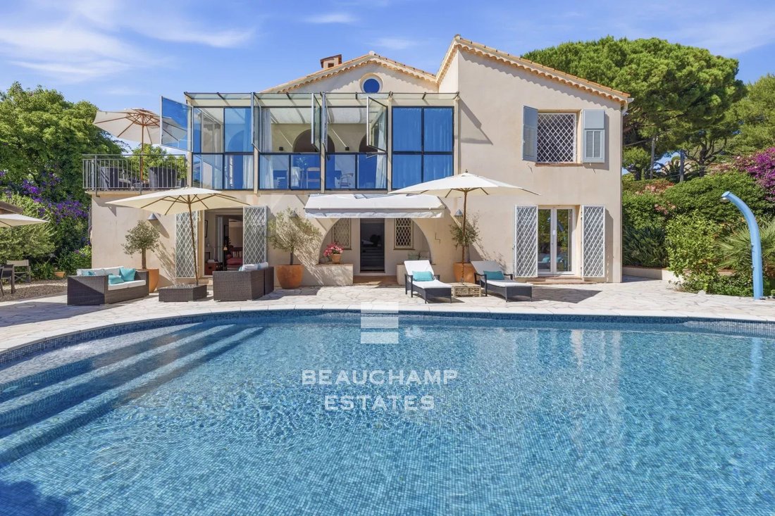 Villa in Antibes, Provence-Alpes-Côte d'Azur, France 1 - 18111438