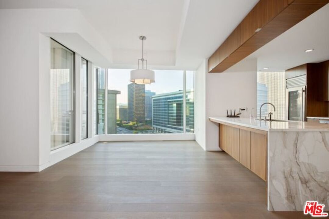 Condo in Los Angeles, California, United States 5 - 18553179