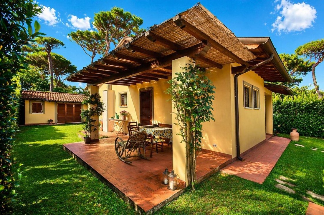 House in Pietrasanta, Tuscany, Italy 2 - 17696089