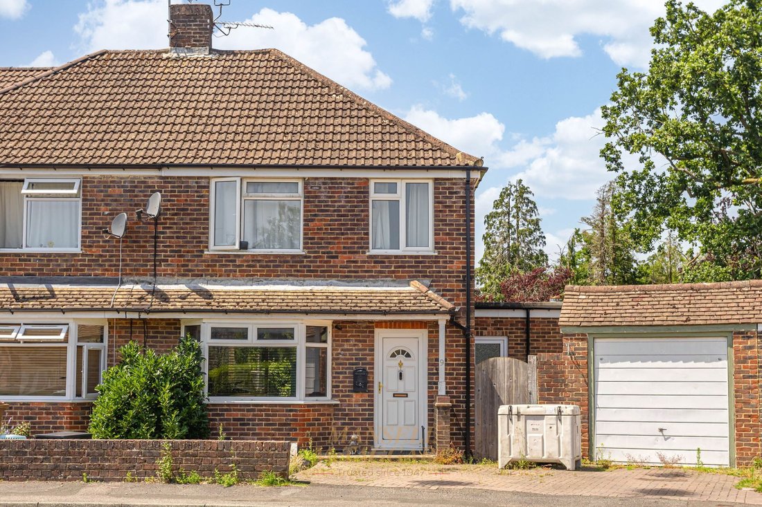 House in Horley, England 1 - 18549521
