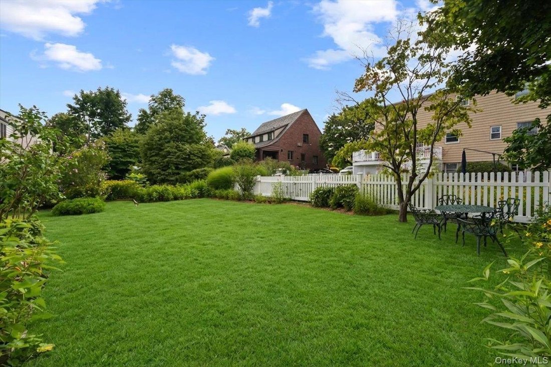 House in White Plains, New York, United States 5 - 18545138